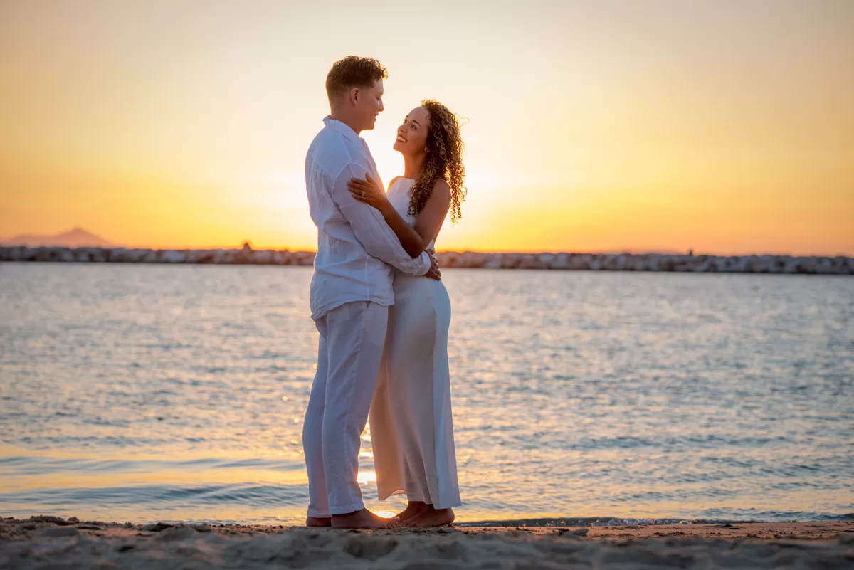 Romantic photo of a couple posing in front of sunset in Naxos, captured by naxos photographer