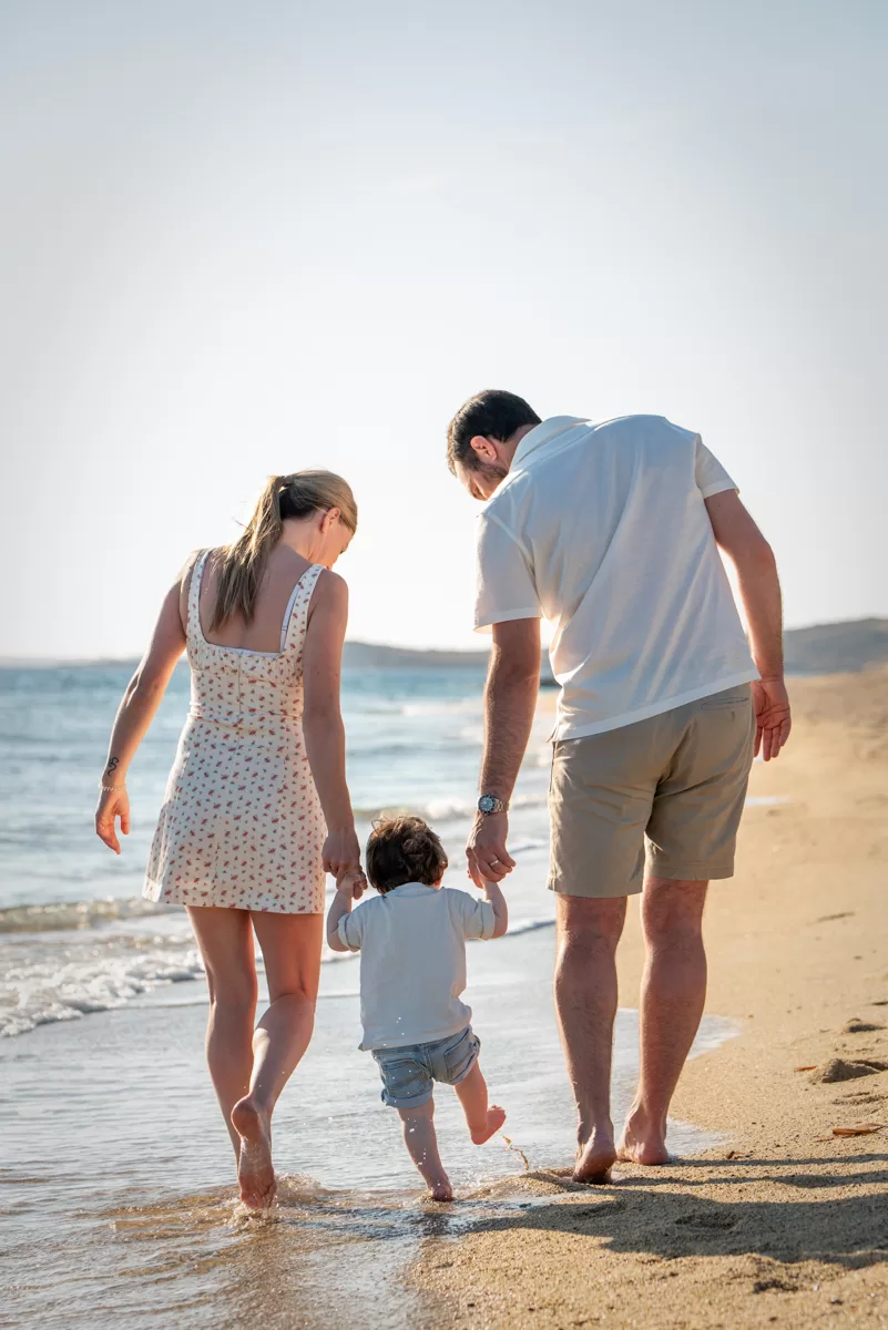 family walking by the sea in Naxos, by naxos photographer